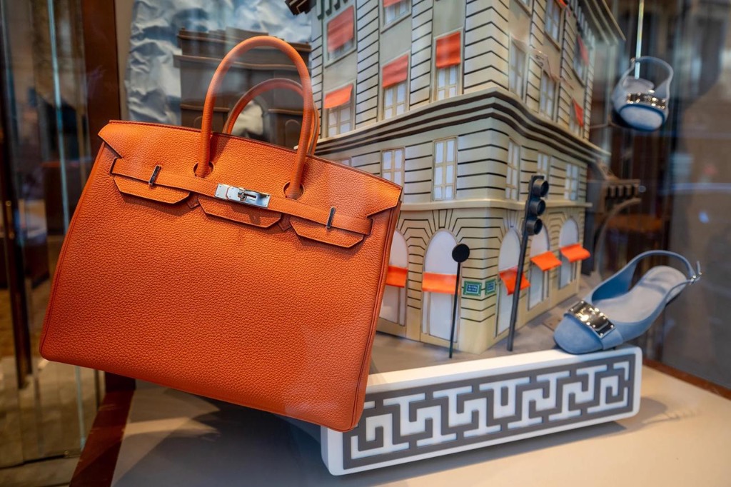 Hermès window display 