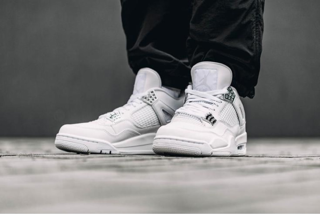 Air Jordan 4 "Pure Money" colorway