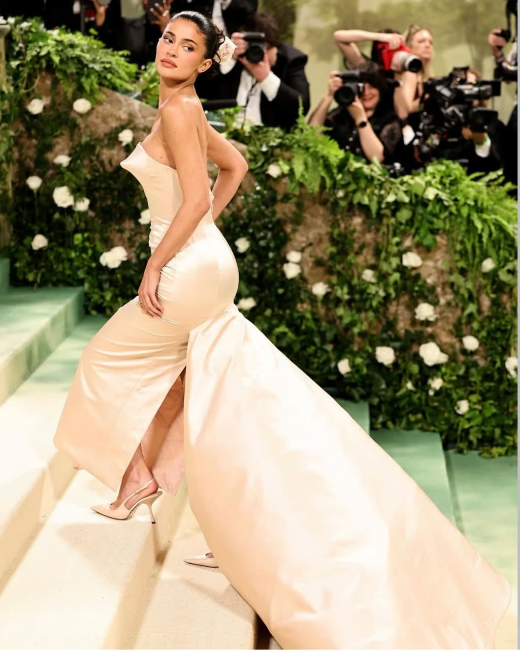 Kiylie Jenner in Oscar de la Renta at the 2024 Met Gala